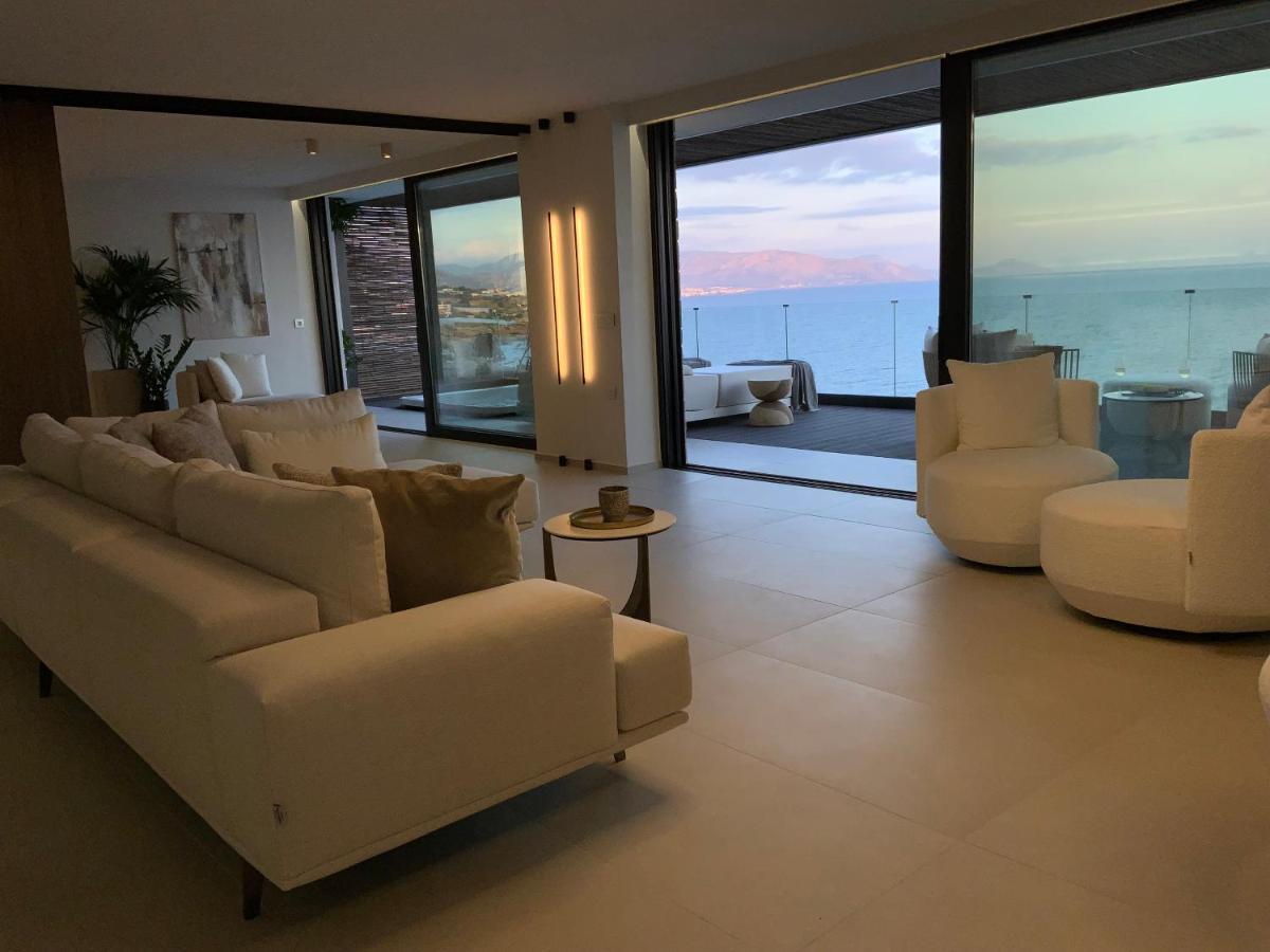 Mystique Luxury Suite Αχλιά Εξωτερικό φωτογραφία