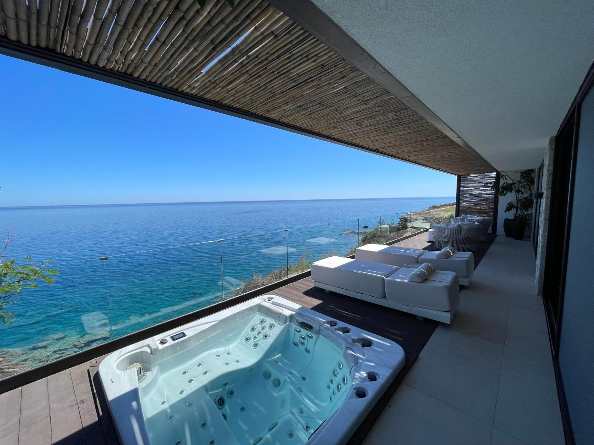 Mystique Luxury Suite Αχλιά Εξωτερικό φωτογραφία